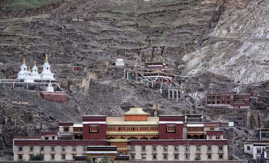 Sakya School of Tibetan Buddhism - Tibet Universal Travel